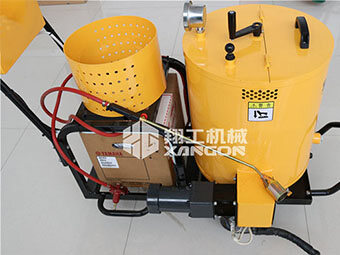 翔工瀝青灌縫機(jī)打造競(jìng)爭(zhēng)優(yōu)勢(shì)，在養(yǎng)護(hù)設(shè)備市場(chǎng)中脫穎而出