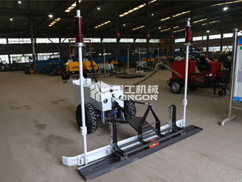 客戶廠房施工，小型激光整平機助“一臂之力”